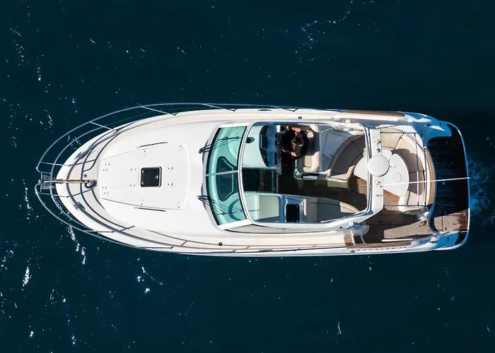 Botel Starboard Charter Nikiana