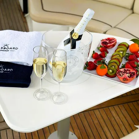 Starboard Charter Ботель