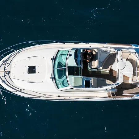 Ботель Starboard Charter Никиана