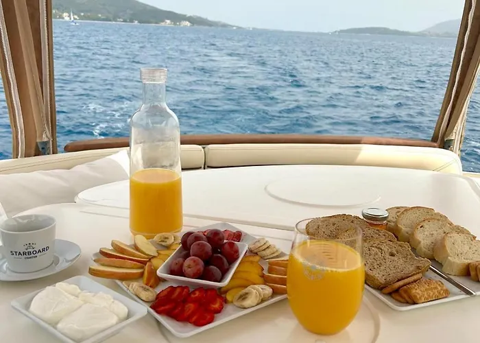 Starboard Charter Ботель
